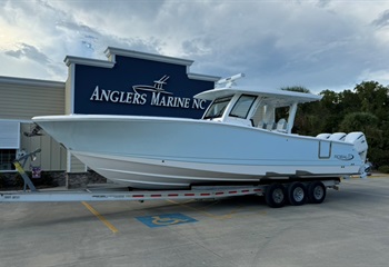 2027 Robalo R360 Ice Blue/White Boat